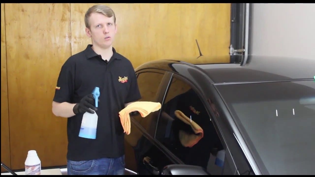 Limpa-vidros automotivo: como diluir e aplicar certo